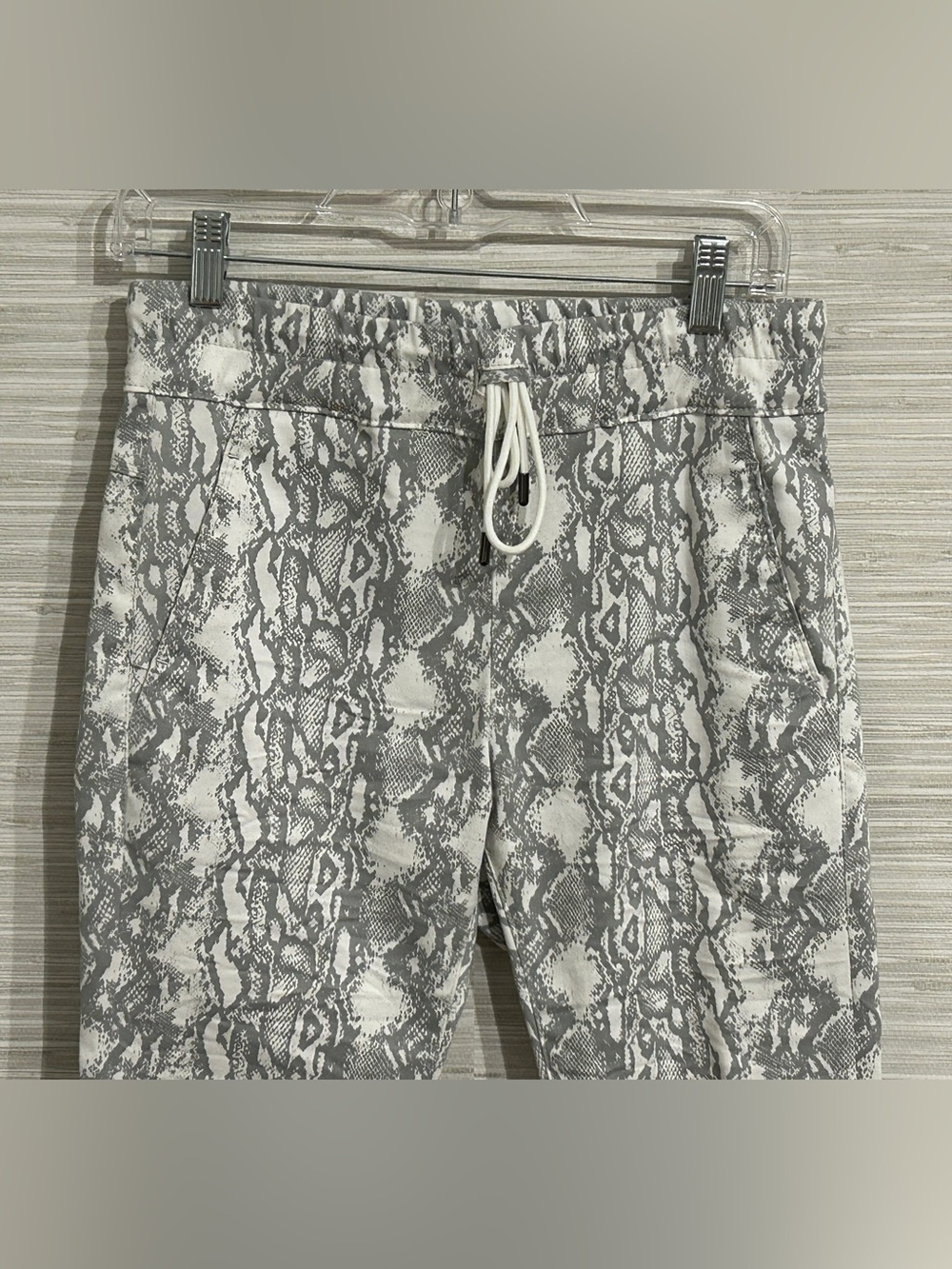 Flog Bevy Flog White Snakeskin Print Drawstring Pull On Pant Size 26 Shely Style - Picture 2 of 9